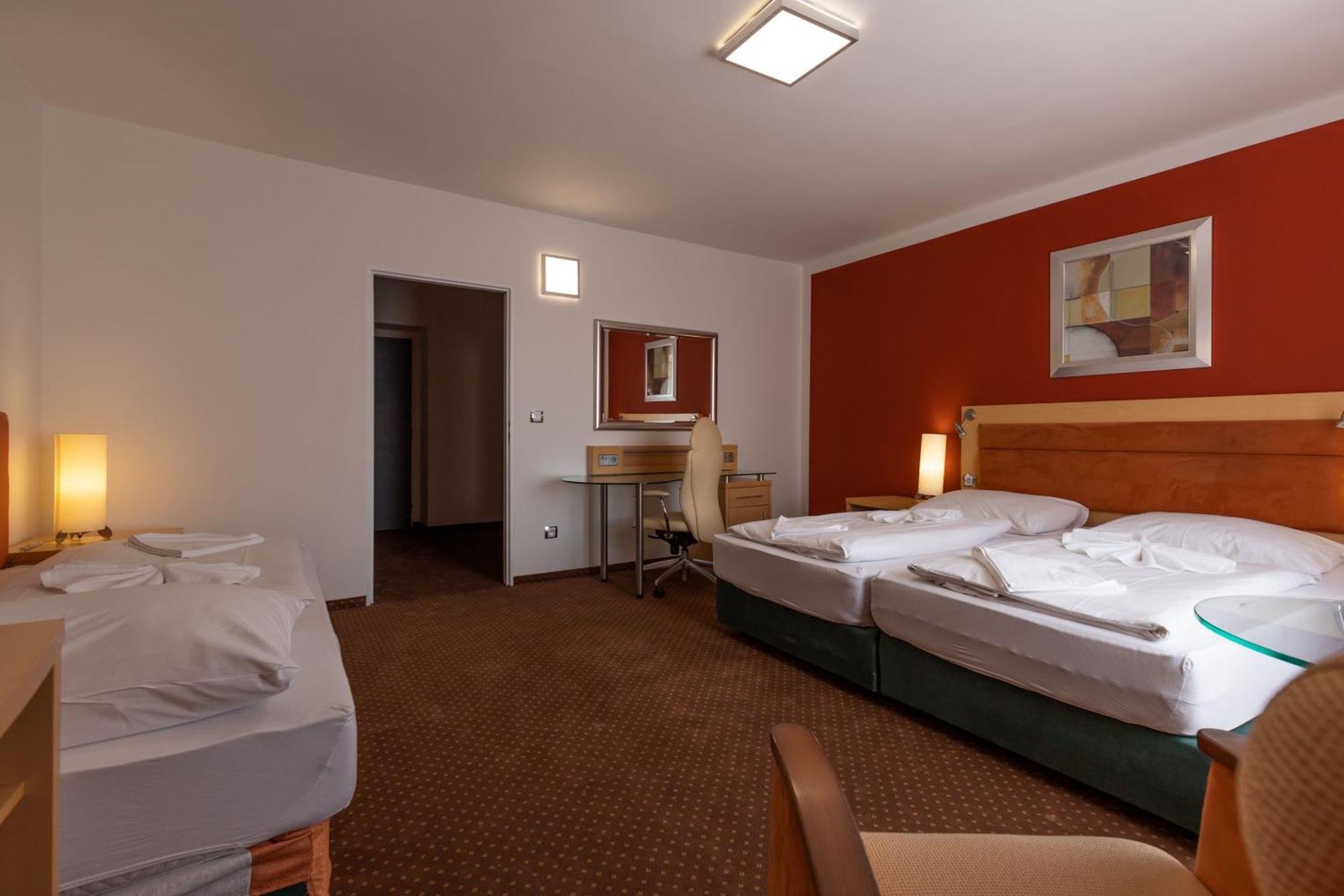 Active & Wellness Hotel Subterra Ostrov  Bilik gambar